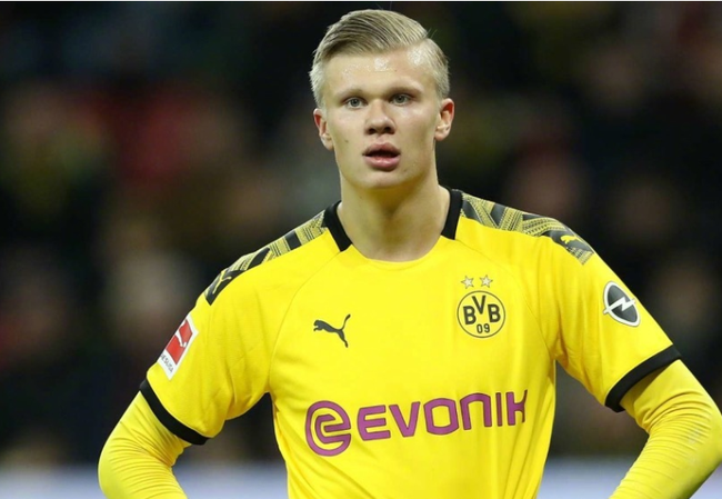 本世纪德甲戴帽数前10：莱万384场16次第1，凯恩76场10次第3（德甲本世纪帽子戏法榜前十：莱万384场16次居首，凯恩76战10次列第3）