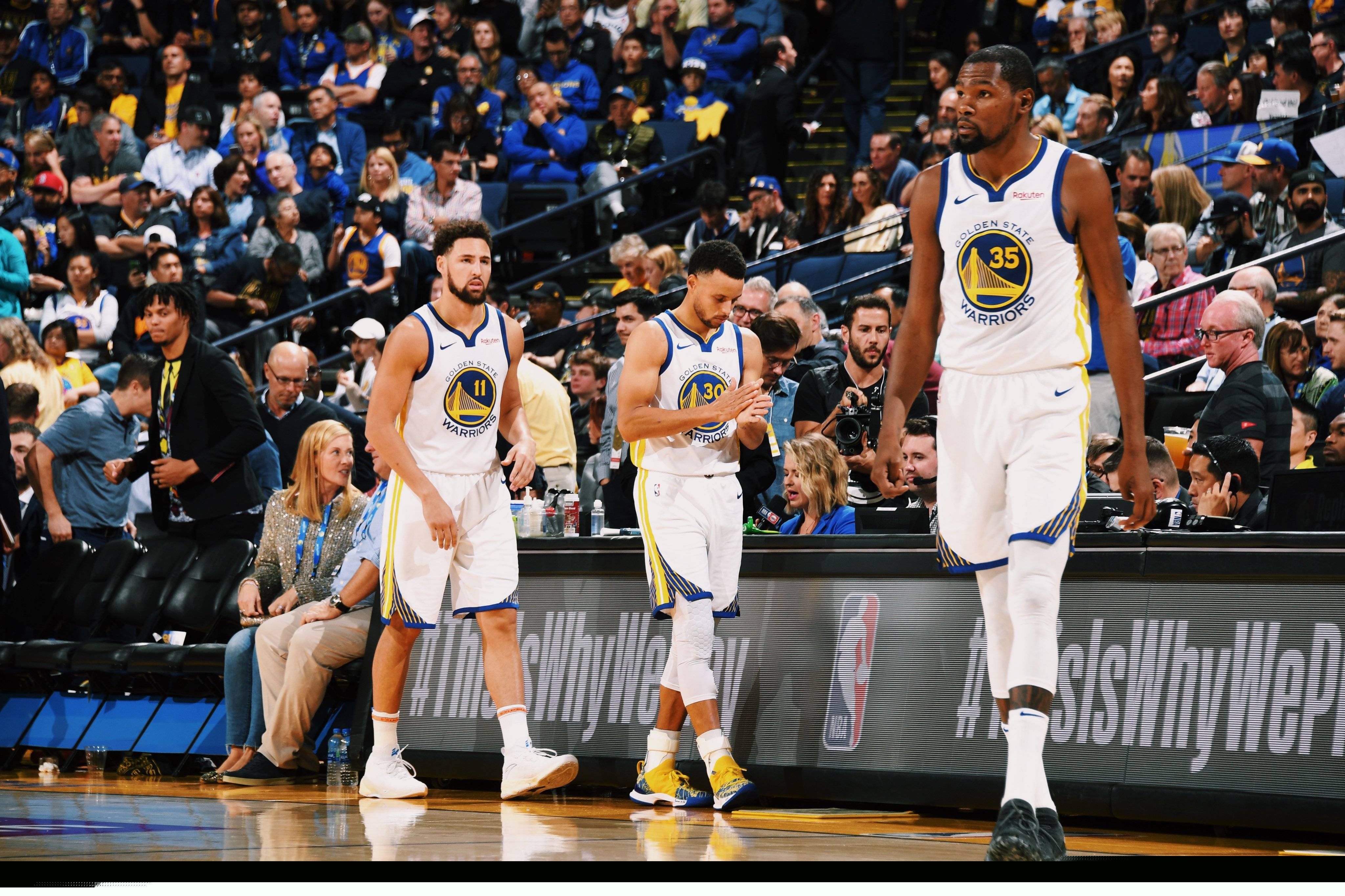 中超赛程更新：关注榜首之争,（中超最新赛程出炉：聚焦榜首大战）