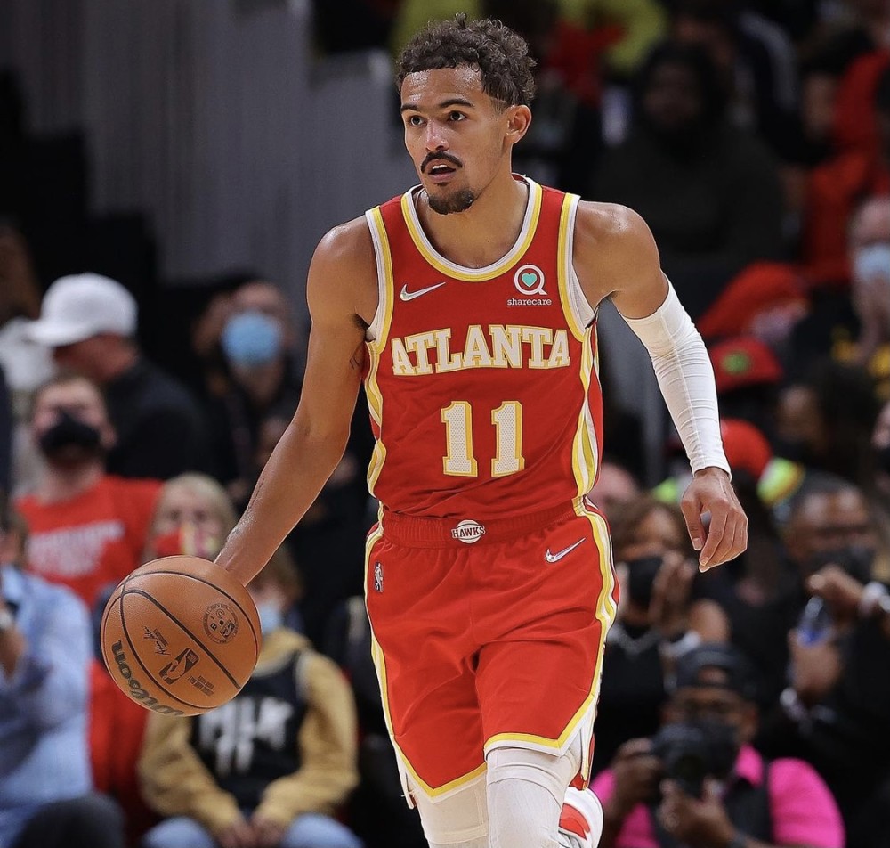 欧冠赛场精彩瞬间：巴萨主场2-0取胜,（欧冠焦点战：巴萨主场2-0告捷）