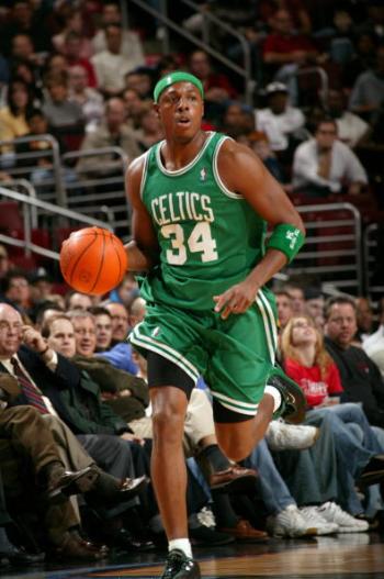 欧洲区预选赛格局混乱（欧洲区预选赛形势错综复杂）