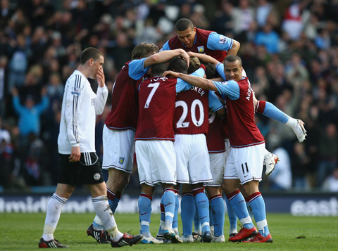 基米希穿充气南瓜装庆祝万圣节，德国队友劳姆赞其为“超模”（基米希穿充气南瓜服庆祝万圣节，德国队友劳姆直呼像超模）