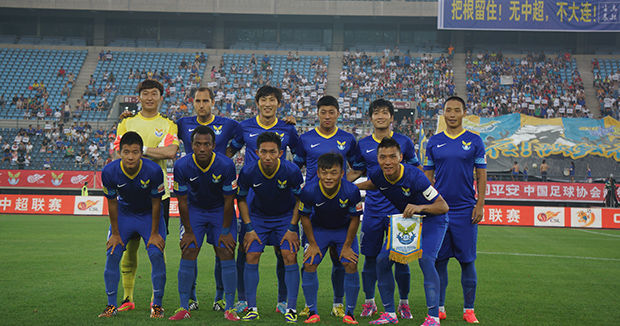 那不勒斯主席德佬拜访利雅得胜利训练基地，获赠一件C罗球衣（那不勒斯主席德劳伦蒂斯做客利雅得胜利训练基地，获赠C罗球衣）