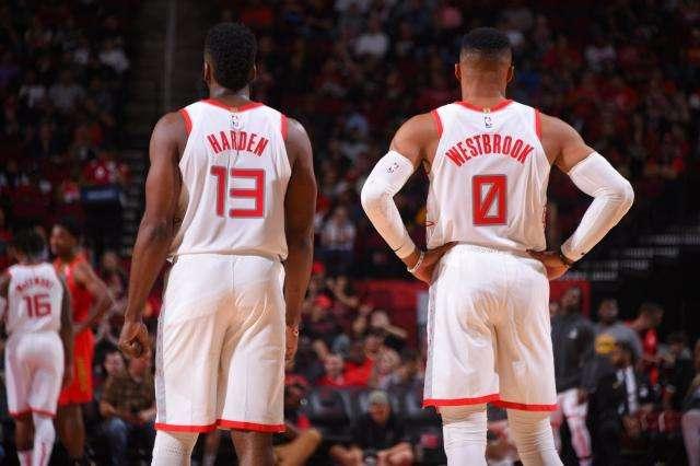 重穿球鞋，前皇马后卫科恩特朗准备参加国王联赛（前皇马后卫科恩特朗复出，将出战国王联赛）