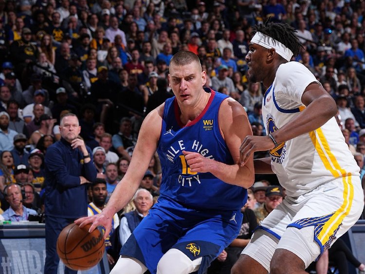 米切尔43分带队豪取第13场胜利，骑士135-119轻取步行者（米切尔砍下43分，骑士135-119击退步行者收获第13胜）