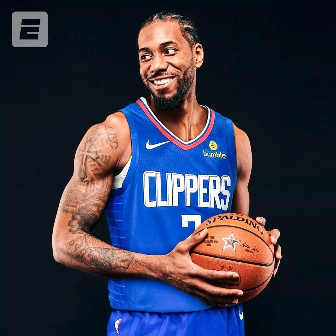 一场5-3逆转，让巴萨甩开2大争冠对手！创造历史：加冕西甲第3队（5-3翻盘之夜，巴萨甩开两大争冠劲敌！载入史册：加冕西甲第三队）