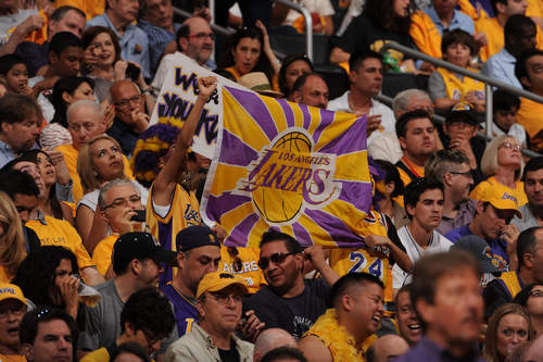 欧洲冠军联赛：皇马意外失利，阿森纳全胜晋级（欧冠：皇马爆冷失利，阿森纳全胜出线）