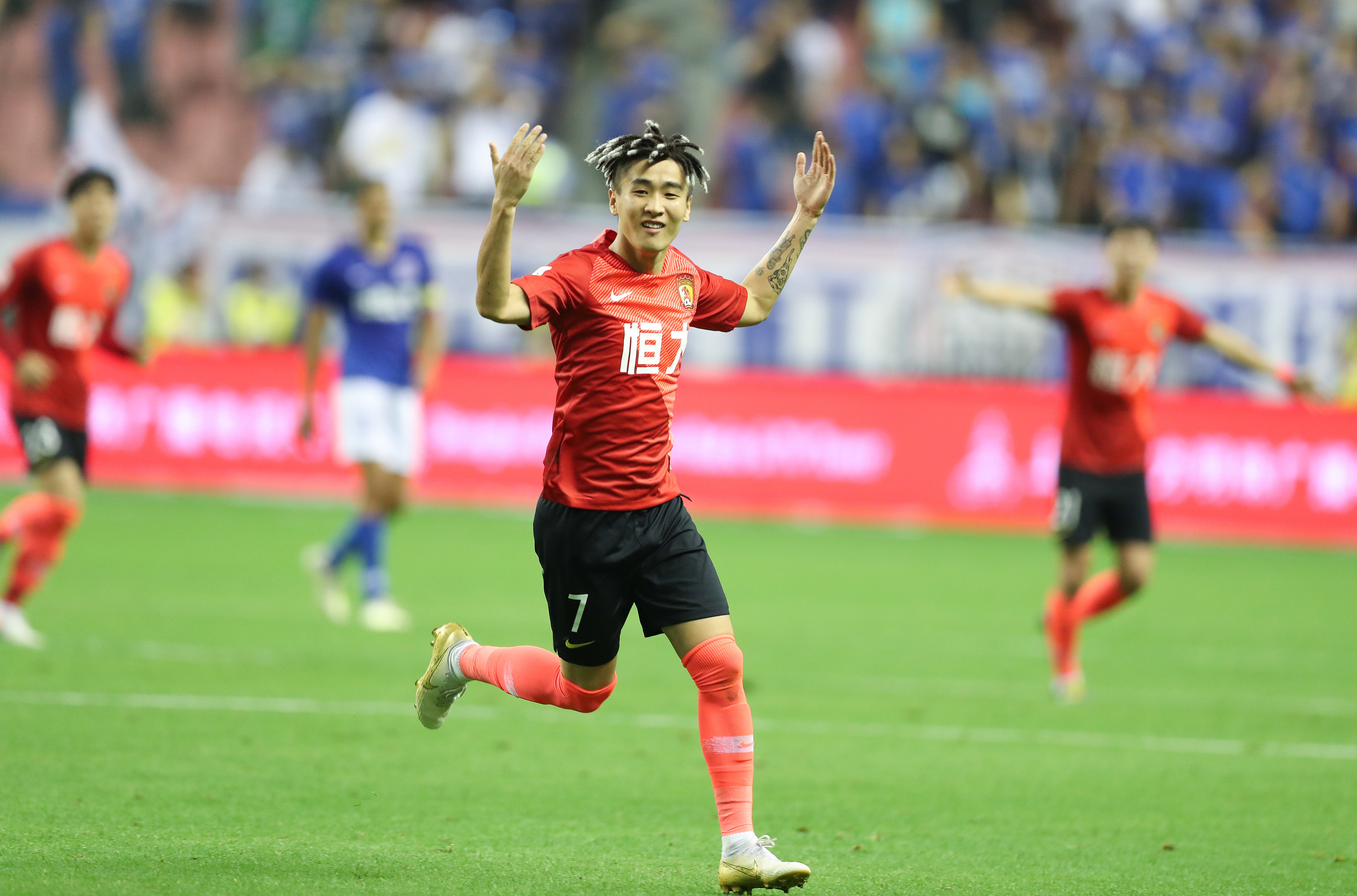 46场法甲高效攻入30球，格林伍德成马赛近55年第一人（法甲46战斩获30球，格林伍德成马赛近55年第一人）