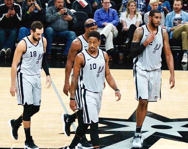 阿拉维斯开场破门，巴萨回归诺坎普后首次丢球（阿拉维斯闪击得手，巴萨重返诺坎普首度失守）