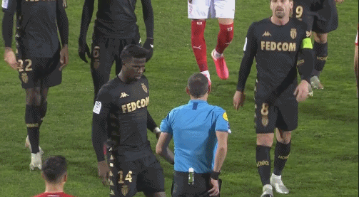 1-3逆转！巴萨诺坎普击败马竞，7连胜终结，榜首优势更稳固（主场3-1翻盘！巴萨力克马竞，终结对手7连胜，巩固榜首优势）