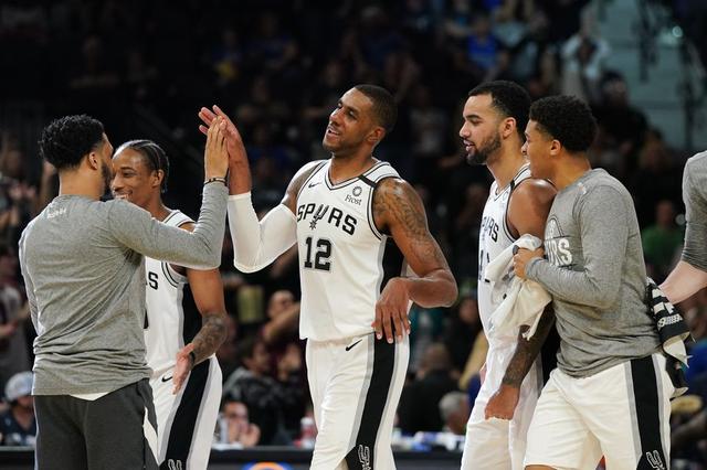 报价超十亿英镑，英媒：派拉蒙获得四年在英国的欧冠转播权（英媒称派拉蒙斥资逾10亿英镑拿下英国欧冠四年转播权）