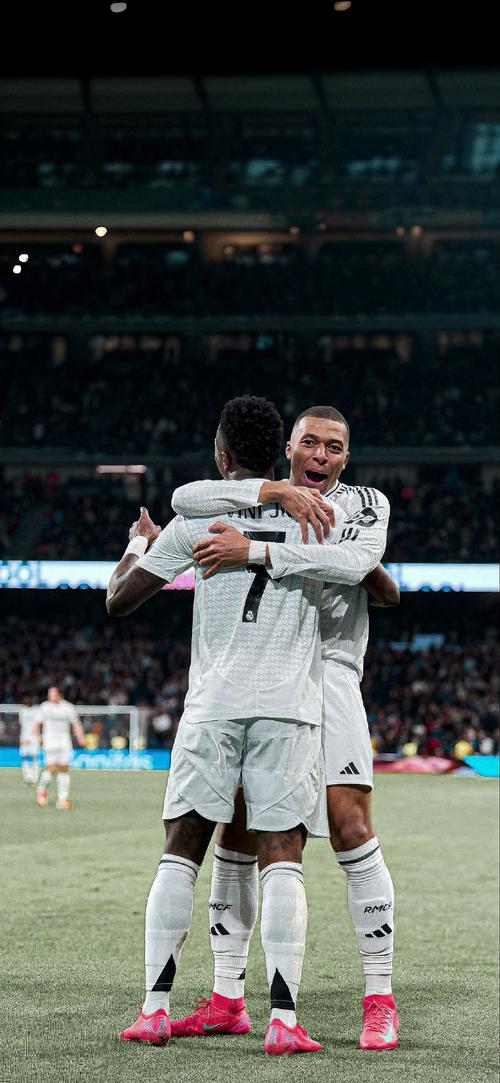 阿比亚蒂：这次的德比会踢得很开放；阿莱格里能让米兰回巅峰（阿比亚蒂：德比将打得更开放，阿莱格里有望带米兰重返巅峰）