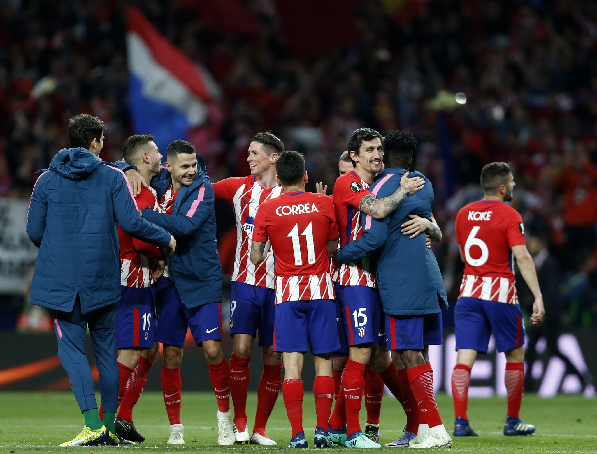 官方：因对裁判拉眼角，全北助教被禁赛五场并罚款两千万韩元（官方通报：全北助教因对裁判做出拉眼角手势，禁赛5场并罚款2000万韩元）